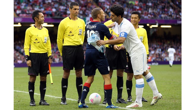 Craig Bellamy and Luis Suarez.JPG